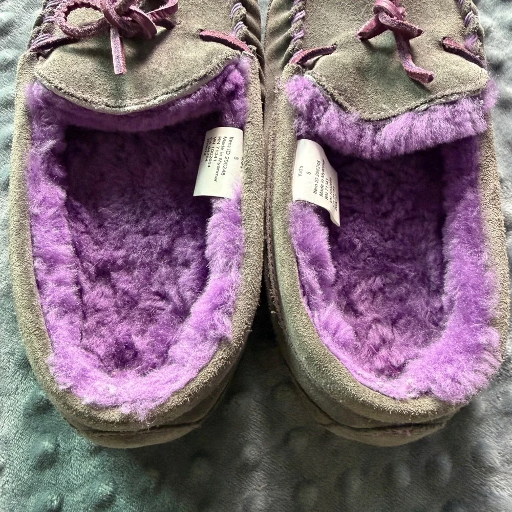 LL Bean Kids Wicked Good Moccasin Slippers Gray Purple Suede Size 5 296248